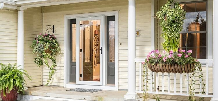 screen door installation in Madera Acres